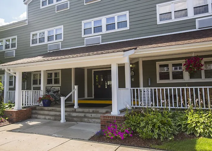Ivy Court Inn And Suites