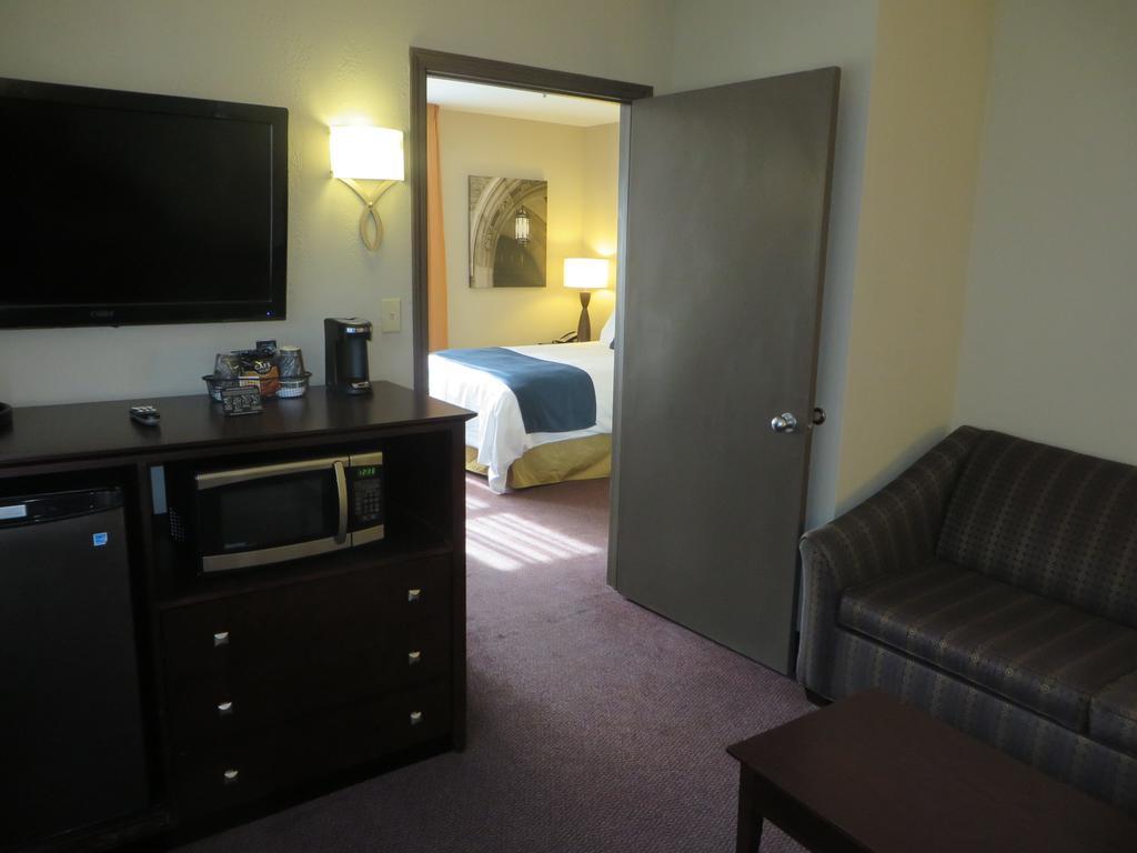 Ivy Court And Hotel South Bend