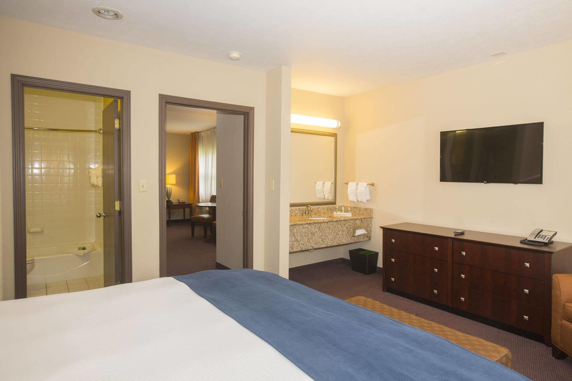 Hotel Ivy Court And 3*