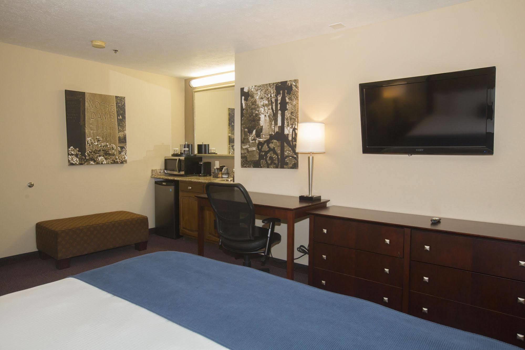 Ivy Court And Hotel 3*