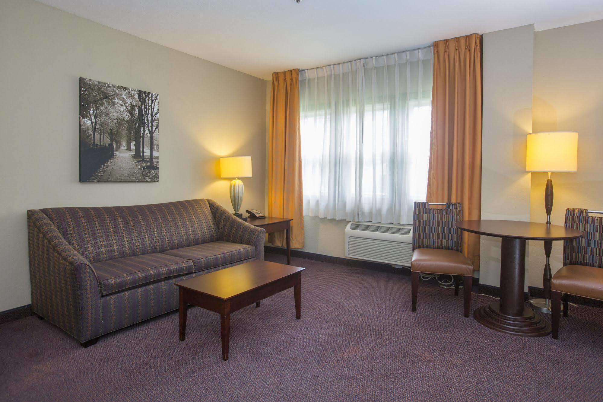Hotel Ivy Court And