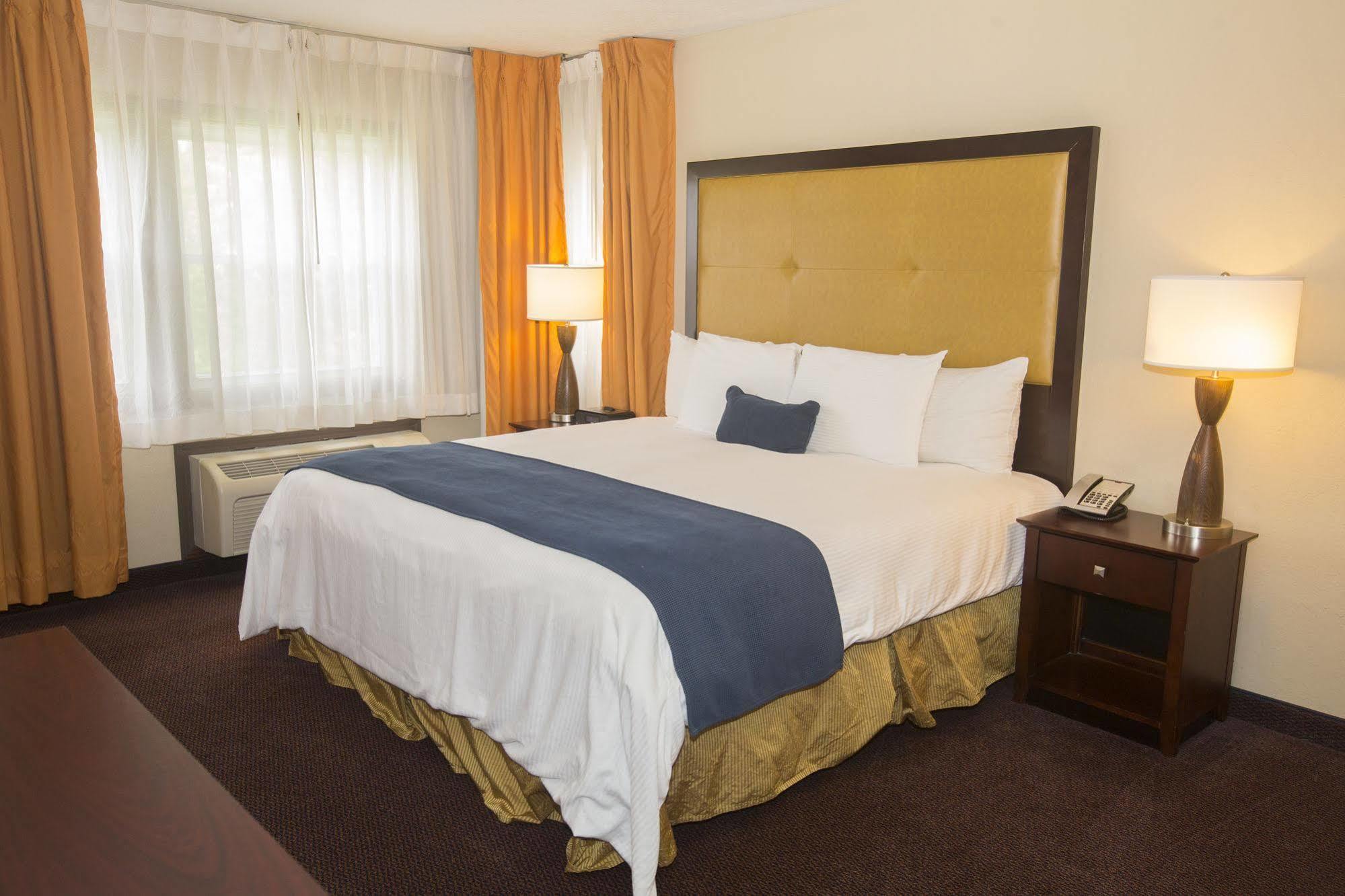 Hotel Ivy Court And
