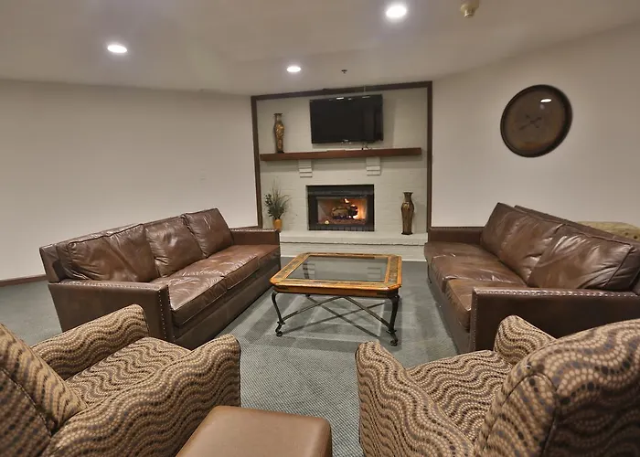 Ivy Court Inn And Suites