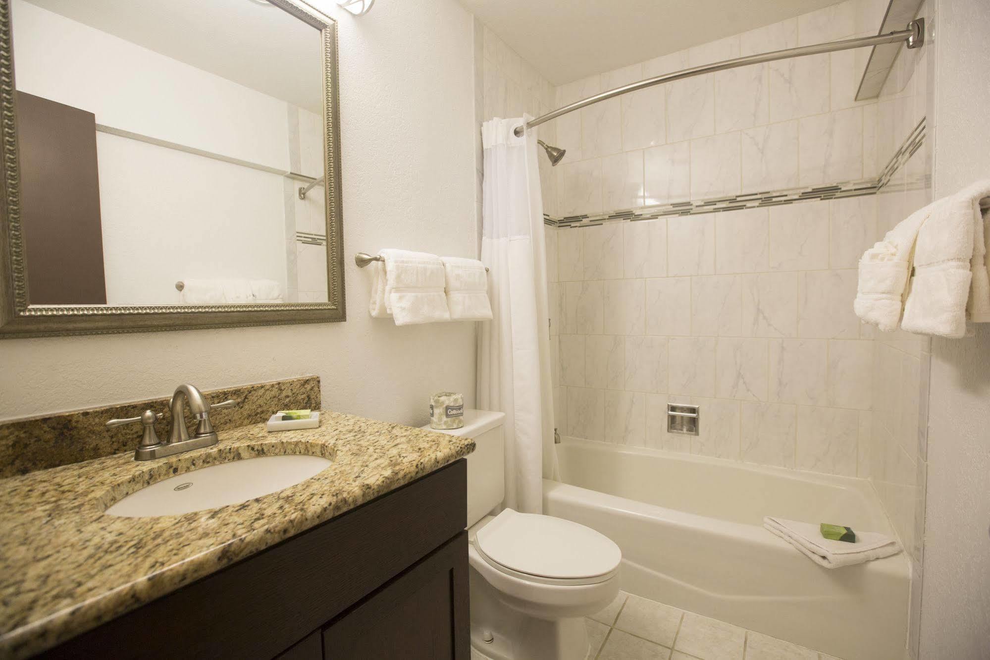 Hotel Ivy Court And
