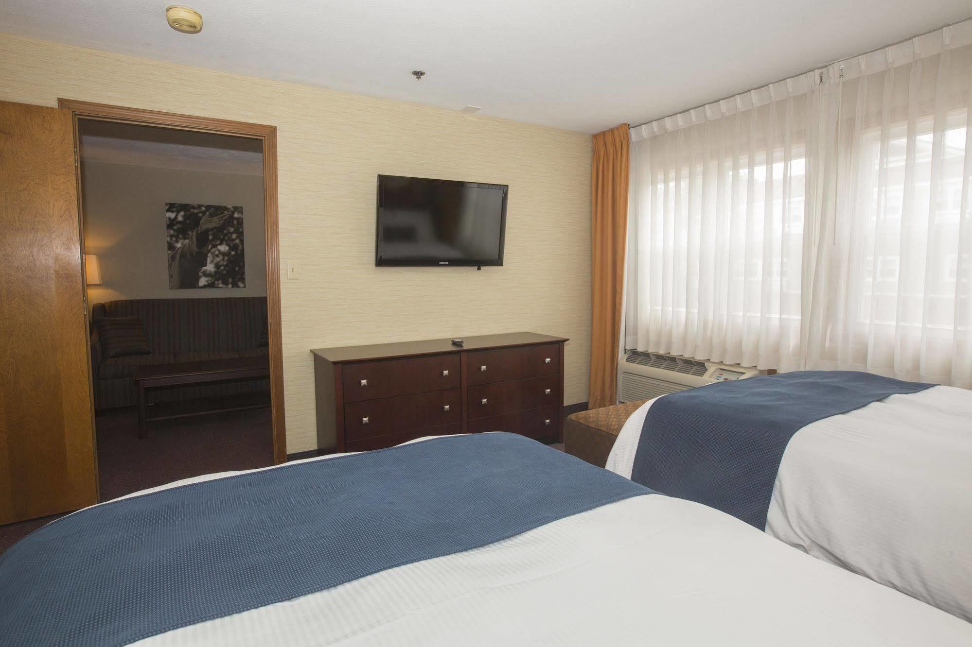 Hotel Ivy Court And 3*