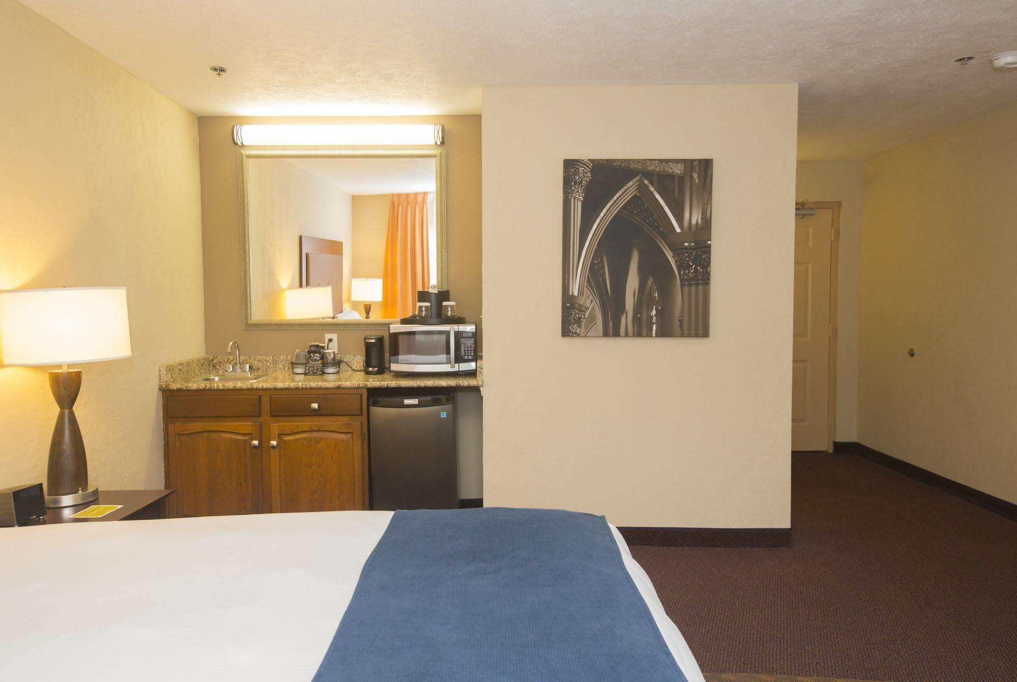Ivy Court And 3*